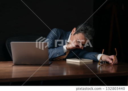 商人、疲勞、更年期、打瞌睡 132803440
