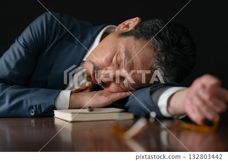 商人、疲勞、更年期、打瞌睡 132803442