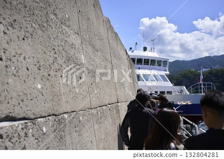 Tourists on a Shiretoko sightseeing boat 132804281