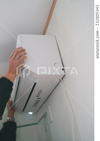 air conditioning, gents, male 132805341