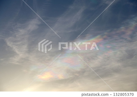 晨曦與絢麗的雲朵 晨曦與絢麗的雲朵 132805370