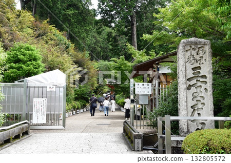 Uji City Mimuroto Temple visitor reception and approach 132805572