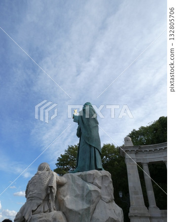 從蓋勒特山眺望多瑙河和布達佩斯 132805706