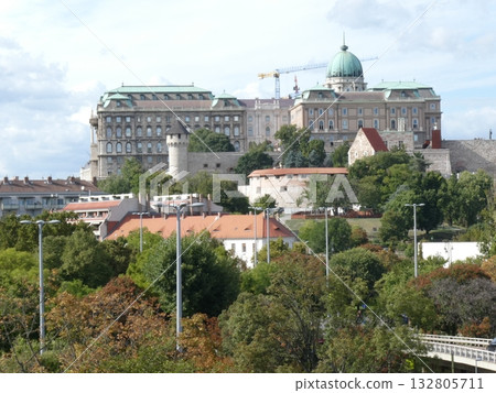 從蓋勒特山眺望多瑙河和布達佩斯 132805711