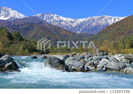 Hakuba mountain range and three-tiered autumn leaves 132805786