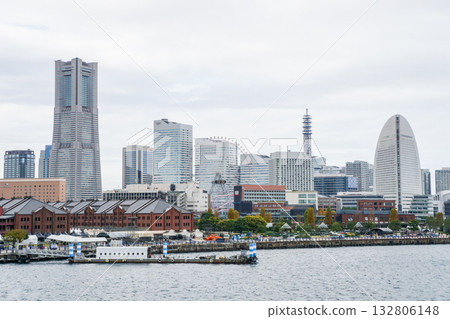 Cityscape of Yokohama Minato Mirai under a cloudy sky Cityscape of Yokohama Minato Mirai under a cloudy sky 132806148