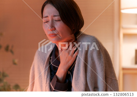 Unwell woman in pajamas 132806513