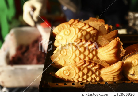 Bungeoppang, a favorite snack in winter 132806926