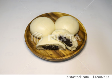 Steamed buns, a favorite snack in winter Steamed buns, a favorite snack in winter 132807483