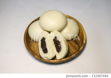 Steamed buns, a favorite snack in winter 132807484