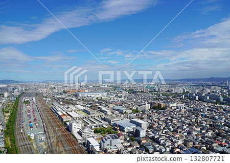 大阪府吹田市 - 從高層建築看到的城市景觀，貨運站，相川（從吹田門出向東北偏東方向望去，秋季） 132807721