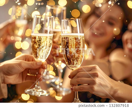 Friends toasting with champagne against the backdrop of glittering illuminations (Christmas/New Year's party) 132807918