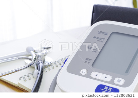 使用血壓監測儀管理健康的圖片 132808621