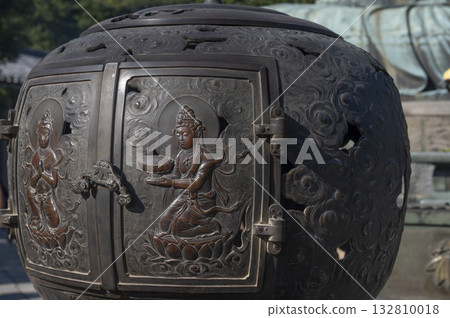 The large incense burner at Kotoku-in Temple in the Great Buddha Hall of Kamakura 132810018
