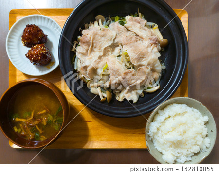 Pork shabu-shabu set meal and meatball home-cooked meal set 132810055