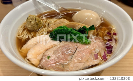 Refreshing soy sauce ramen with shellfish broth Refreshing soy sauce ramen with shellfish broth 132810208