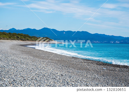 Winter sea (Shichiri Mihama Fureai Beach, Mie Prefecture) 132810651