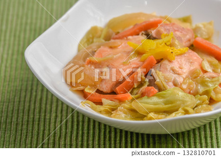 鮭魚蔬菜味噌炒菜 鮭魚蔬菜味噌炒菜 132810701