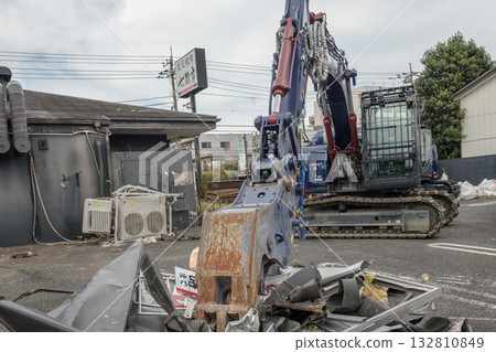 [商店拆除和重型機械] 132810849