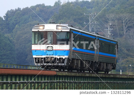 [JR Shikoku] Kiha 185 series 3100 series (Yosan Line: Nishi-Ozu to Iyo-Ozu) 132811296