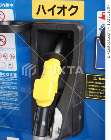 加油站的灌裝噴嘴 132811607