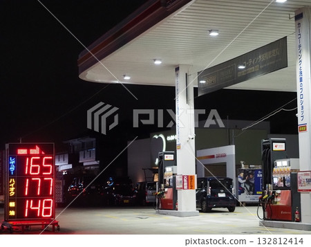 晚上加油站 晚上加油站 132812414