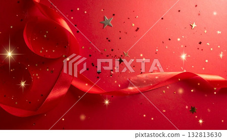 奢華的聖誕背景，飾以閃亮的紅色和金色絲帶 132813630