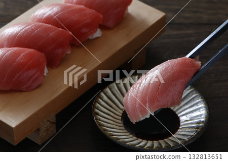 鮪魚握壽司鮪魚握壽司 132813651