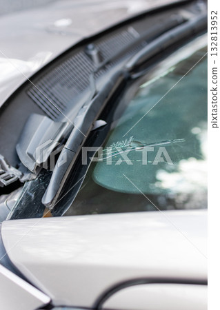 事故中擋風玻璃破碎 132813952