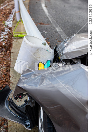 受損車輛和新手標記 132813956