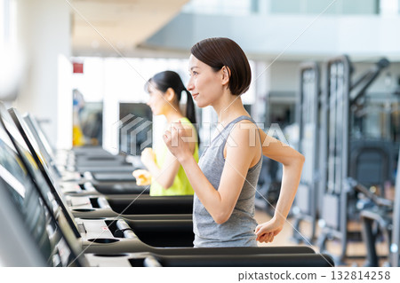 A middle-aged woman running at the gym. Photo courtesy of Sports Club & Sauna Spa Renaissance Makuhari 24 A middle-aged woman running at the gym. Photo courtesy of Sports Club & Sauna Spa Renaissance Makuhari 24 132814258