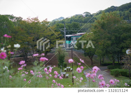神戶市營地鐵穿過神戶運動公園的宇宙球場 132815124