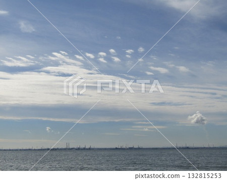 Blue sky and white clouds at Inage coast 132815253