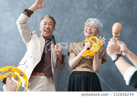 Elderly people singing enthusiastically at karaoke Elderly people singing enthusiastically at karaoke 132816234