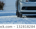 Image of studless tires on a car running on a snowy road Asahikawa City, Hokkaido 132818284
