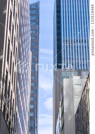 從建築物的清除可見藍天 從建築物的清除可見藍天 132818484