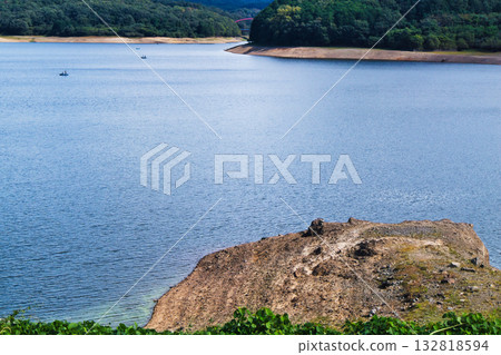 A smelt fishing boat floating on Iruka Pond in Inuyama City, Aichi Prefecture A smelt fishing boat floating on Iruka Pond in Inuyama City, Aichi Prefecture 132818594