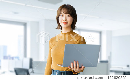 Woman with a laptop / business woman Woman with a laptop / business woman 132820831