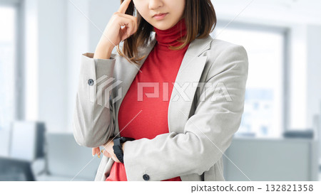 A woman thinking/businesswoman 132821358