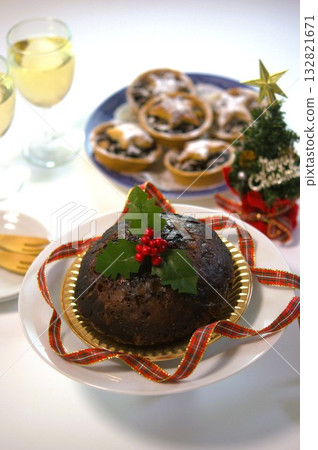 Christmas pudding and mince pies 132821671