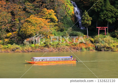 最上川遊船賞秋葉白絲瀑布 132822110
