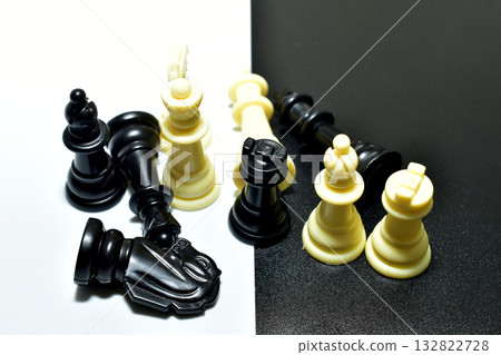 Black and white chess pieces. 132822728