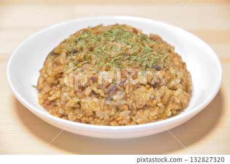 Curry fried rice 132827320