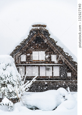 Shirakawa-go: Snow continues to fall on the Wada family Shirakawa-go: Snow continues to fall on the Wada family 132827340