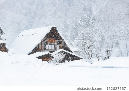 Shirakawa-go Wada family home buried in snow 132827367