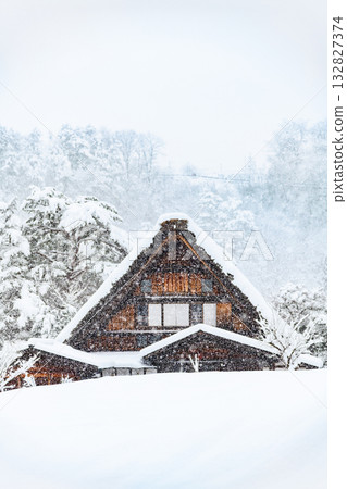 白川鄉和田家宅被雪掩埋 132827374