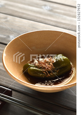 boiled green pepper 132827652