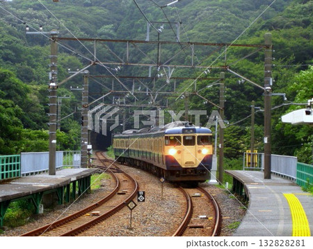 September 11, 2008, Uchibo Line Takeoka Station, 113 series Sky blue 132828281