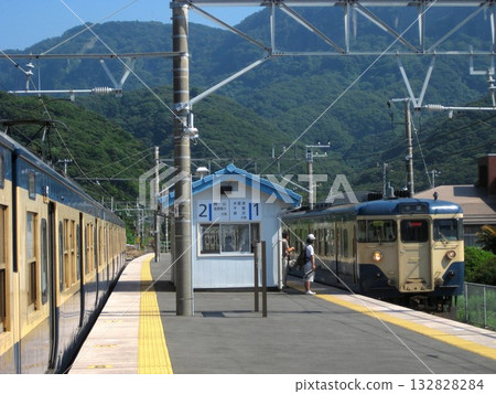 September 12, 2008 Uchibo Line Hamakanaya Station 113 series Sky blue September 12, 2008 Uchibo Line Hamakanaya Station 113 series Sky blue 132828284