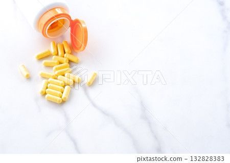 服用膠囊補充劑改善身體狀況的圖片 服用膠囊補充劑改善身體狀況的圖片 132828383
